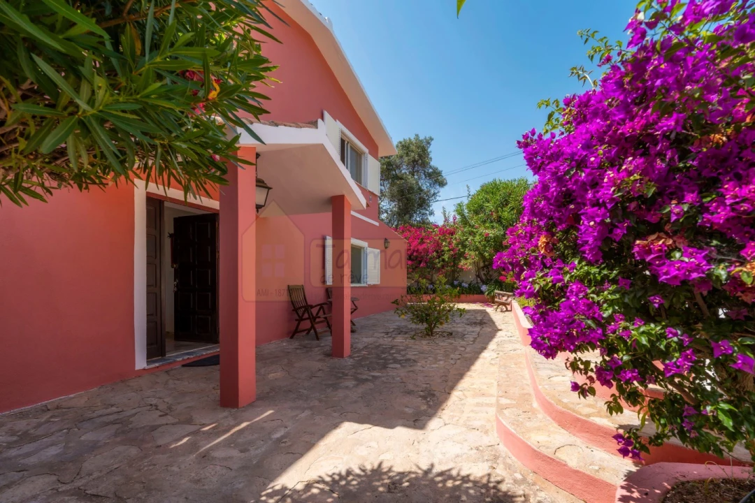 Moradia T3 para Venda em Santa Barbara de Nexe Foto 3