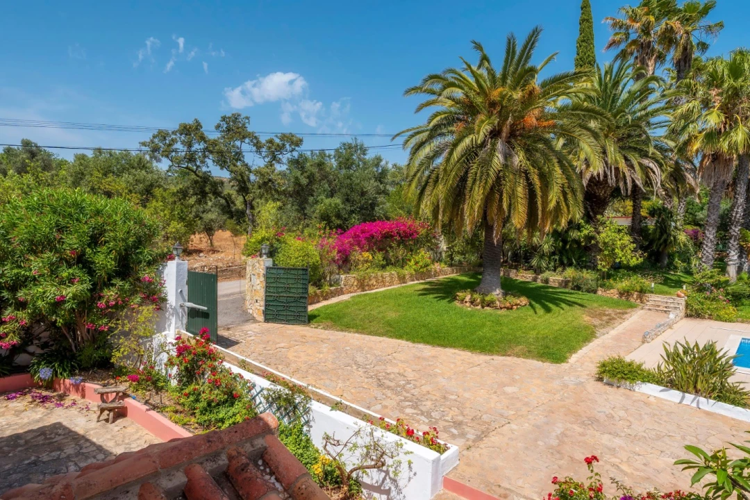 Moradia T3 para Venda em Santa Barbara de Nexe Foto 4