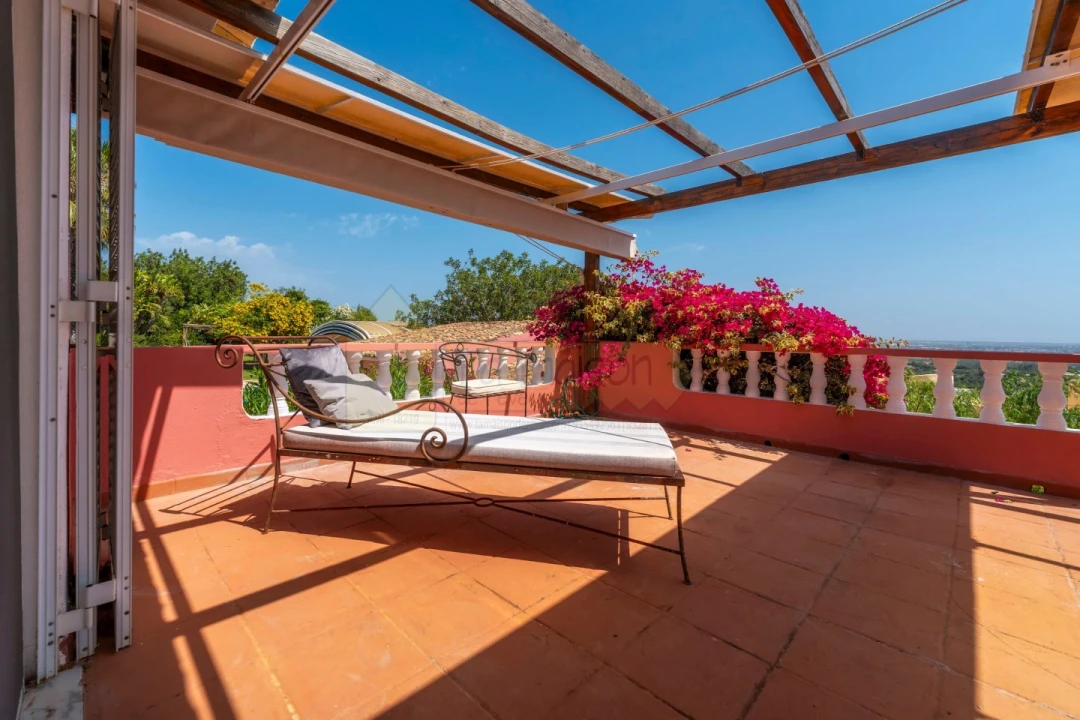 Moradia T3 para Venda em Santa Barbara de Nexe Foto 6