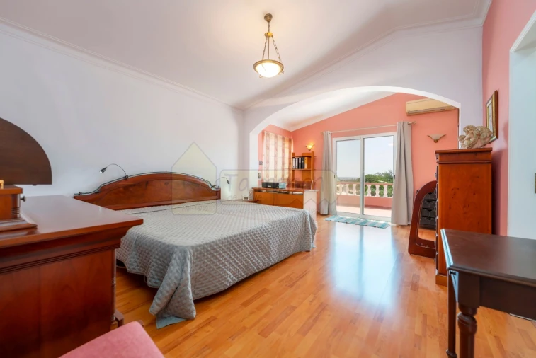 Moradia T3 para Venda em Santa Barbara de Nexe Foto 18