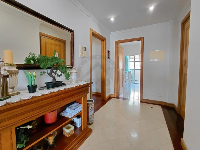 Apartamento T2 para Venda em São Martinho Foto 4