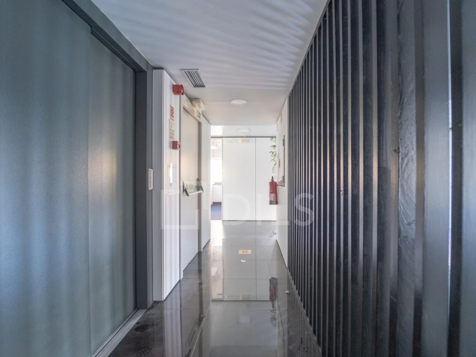 Loja para Arrendamento em Ramalde Foto 10