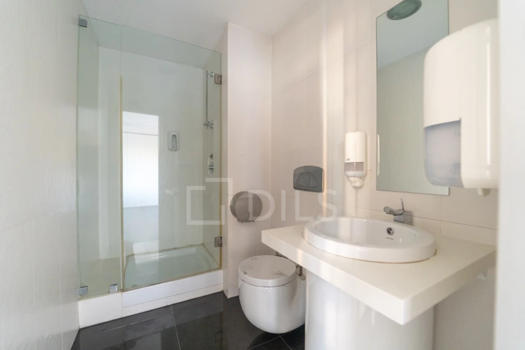 Loja para Arrendamento em Ramalde Foto 13