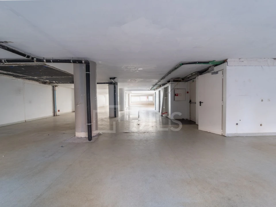 Loja para Arrendamento em Ramalde Foto 2