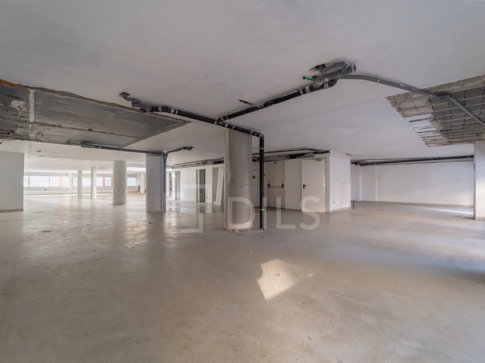 Loja para Arrendamento em Ramalde Foto 3