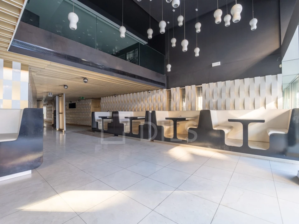 Loja para Arrendamento em Ramalde Foto 4