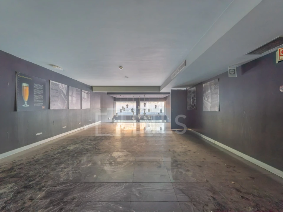 Loja para Arrendamento em Ramalde Foto 10