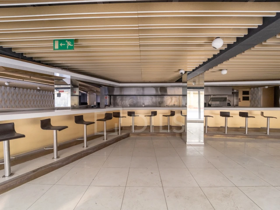 Loja para Arrendamento em Ramalde Foto 19