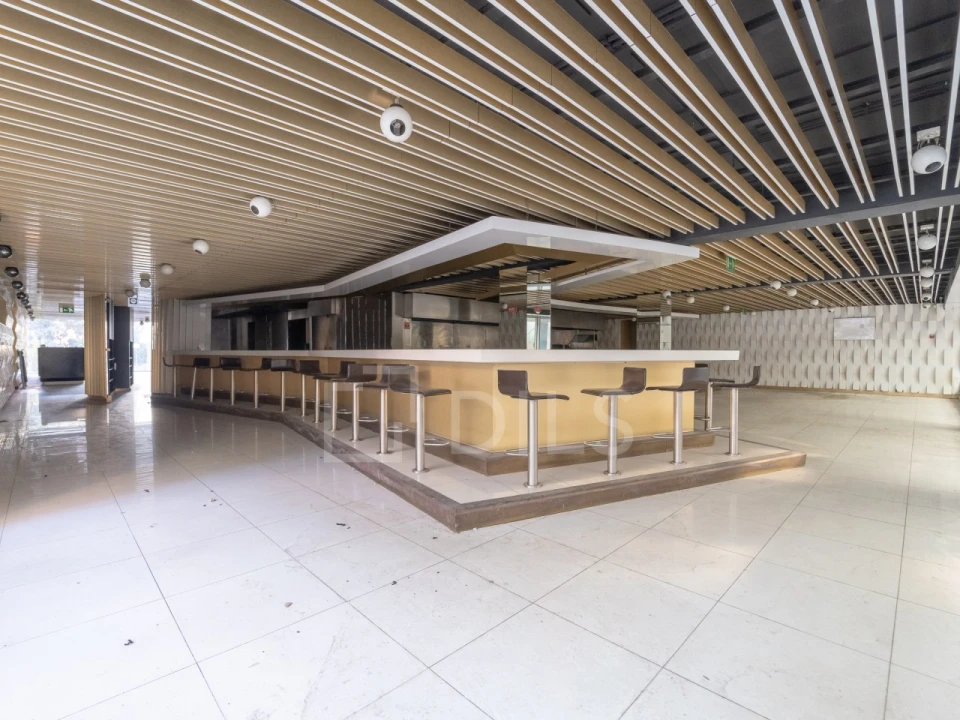 Loja para Arrendamento em Ramalde Foto 20