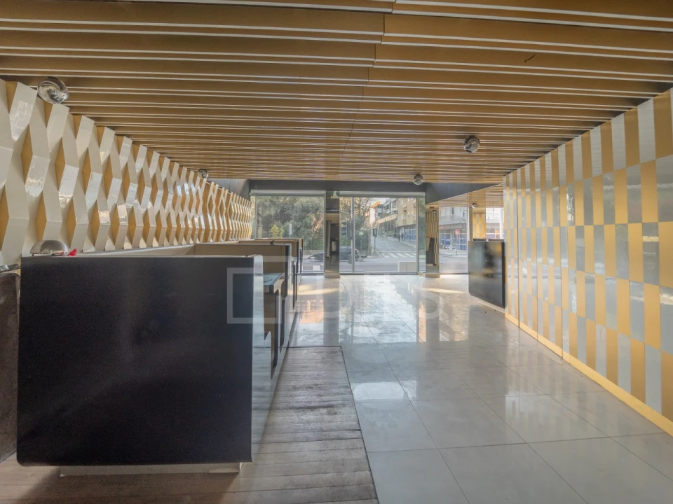 Loja para Arrendamento em Ramalde Foto 23