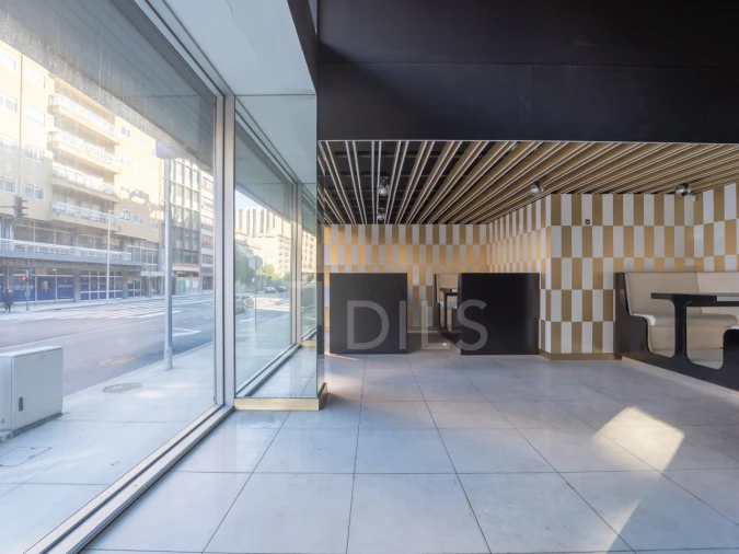 Loja para Arrendamento em Ramalde Foto 6