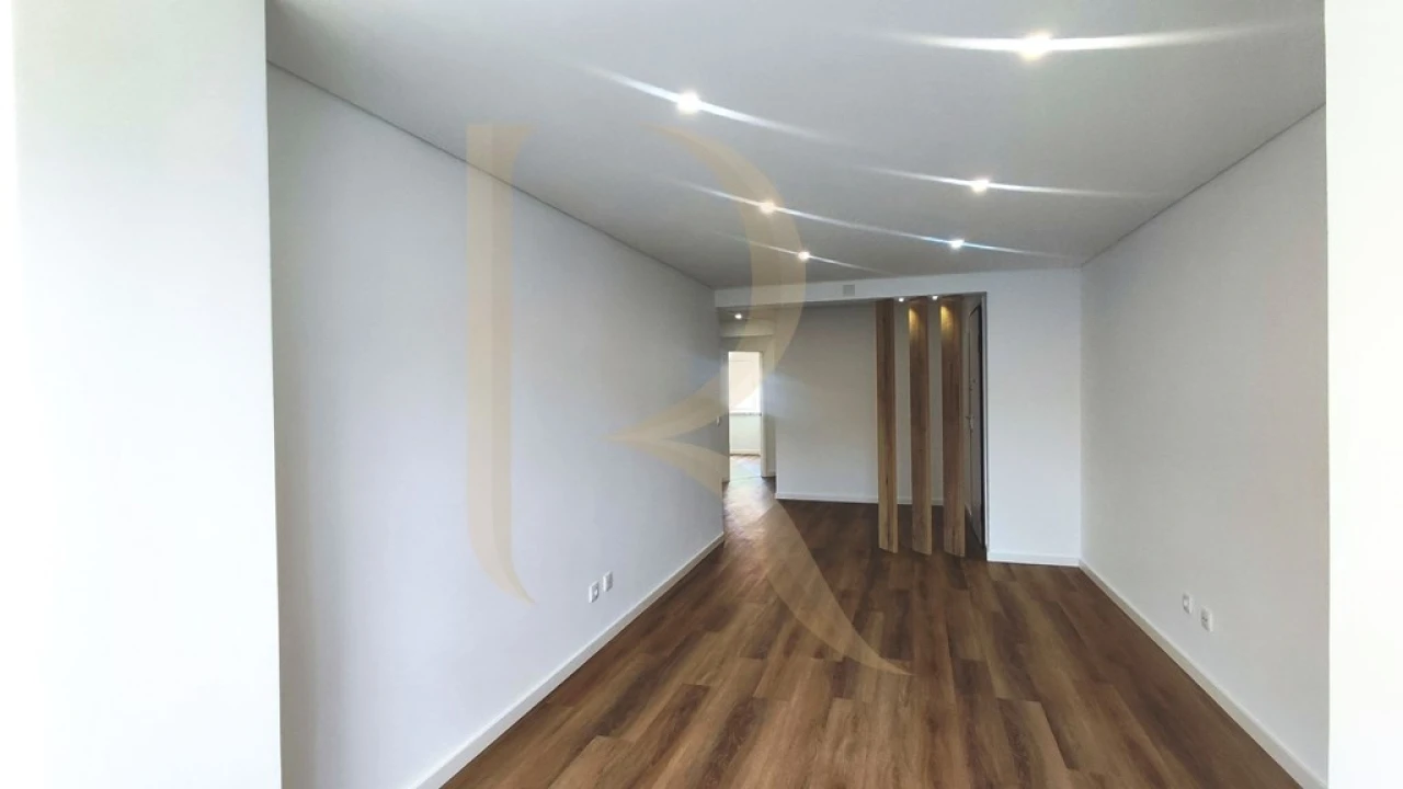 Apartamento T3 para Venda em Almada, Cova da Piedade, Pragal e Cacilhas Foto 3