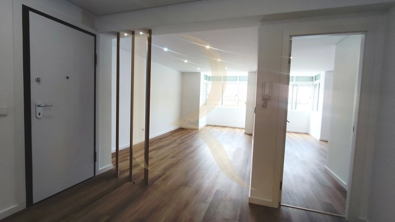 Apartamento T3 para Venda em Almada, Cova da Piedade, Pragal e Cacilhas Foto 1