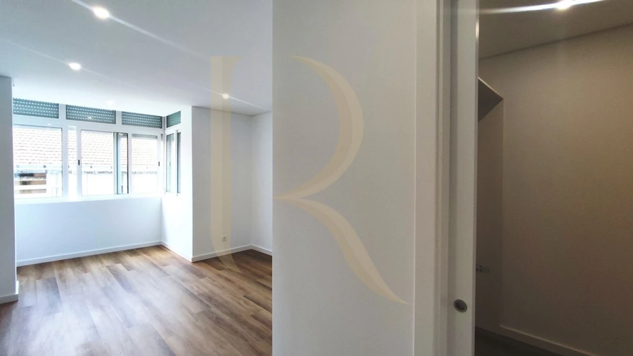 Apartamento T3 para Venda em Almada, Cova da Piedade, Pragal e Cacilhas Foto 4