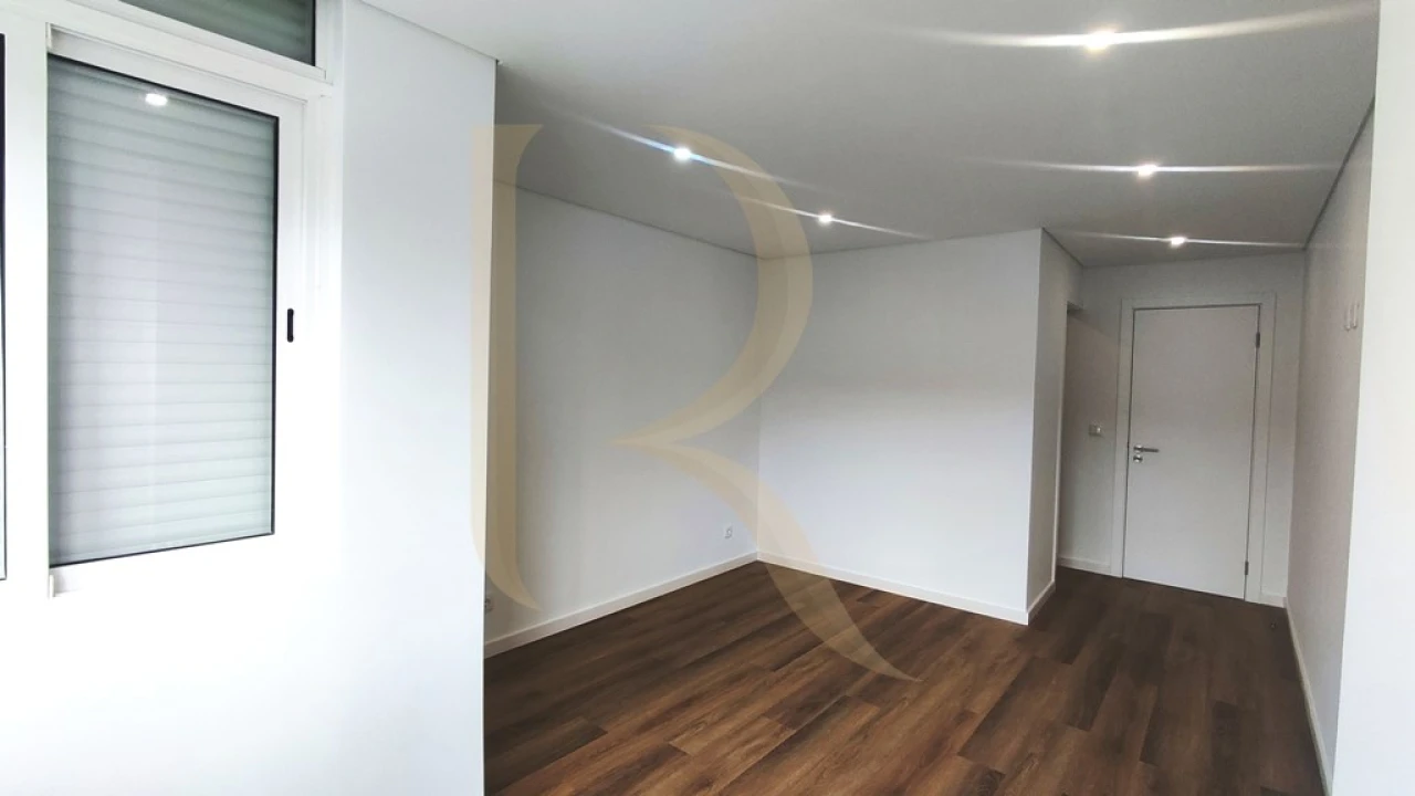 Apartamento T3 para Venda em Almada, Cova da Piedade, Pragal e Cacilhas Foto 5