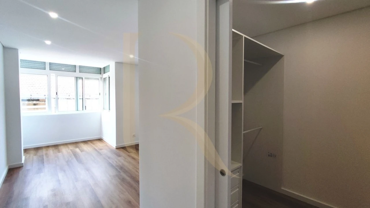 Apartamento T3 para Venda em Almada, Cova da Piedade, Pragal e Cacilhas Foto 7