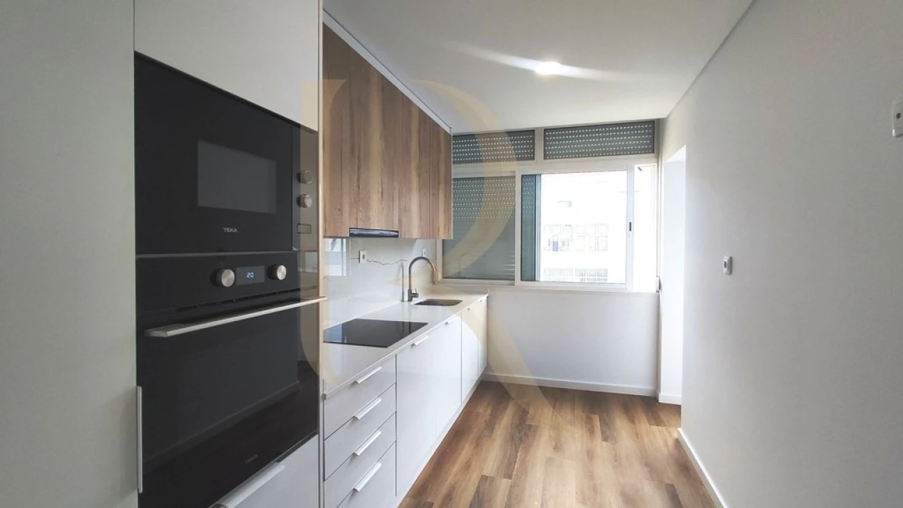 Apartamento T3 para Venda em Almada, Cova da Piedade, Pragal e Cacilhas Foto 9