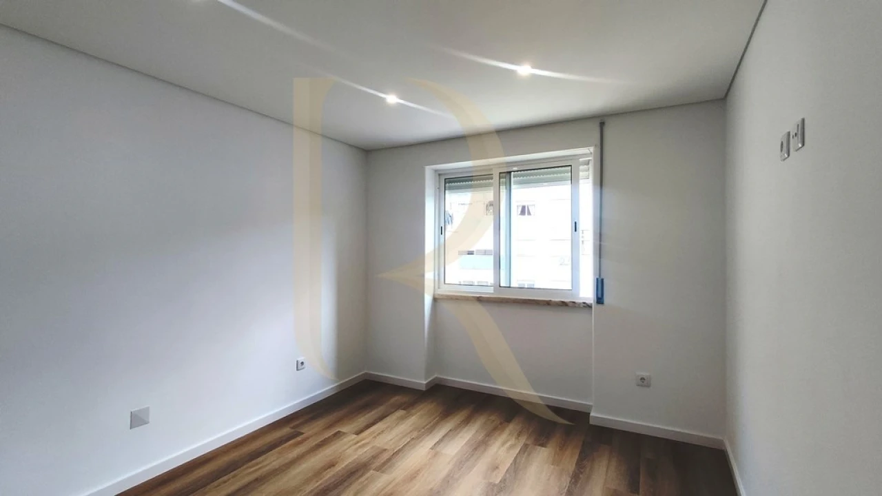 Apartamento T3 para Venda em Almada, Cova da Piedade, Pragal e Cacilhas Foto 14