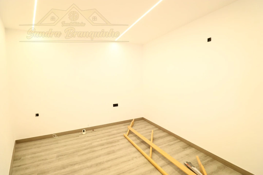 Prédio para Venda em Ramalhal Foto 34