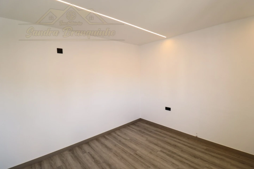 Prédio para Venda em Ramalhal Foto 22