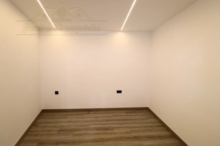 Prédio para Venda em Ramalhal Foto 24