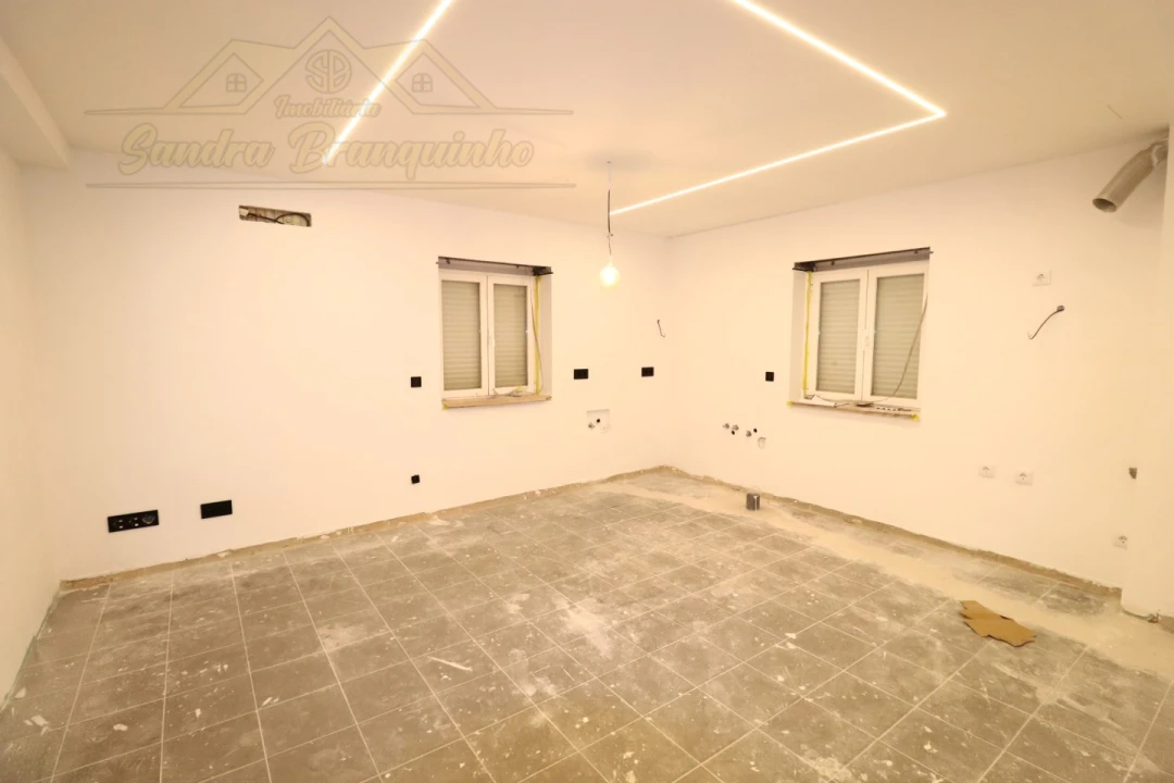 Apartamento T1 para Venda em Ramalhal Foto 13