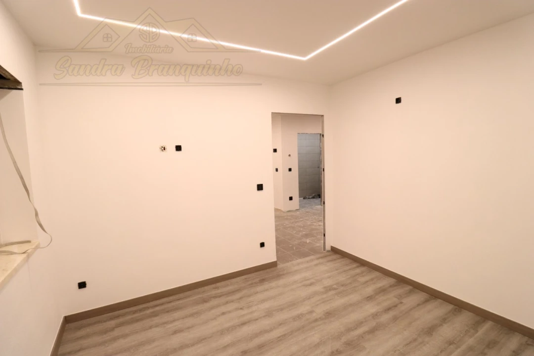 Apartamento T1 para Venda em Ramalhal Foto 14