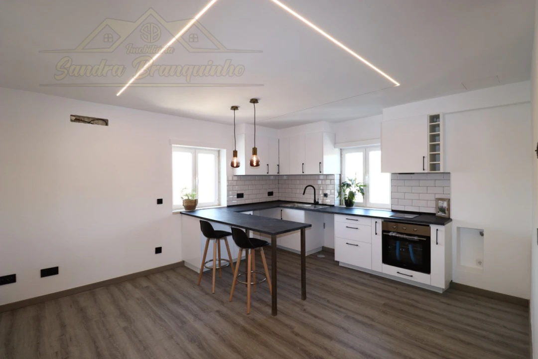 Apartamento T1 para Venda em Ramalhal Foto 1