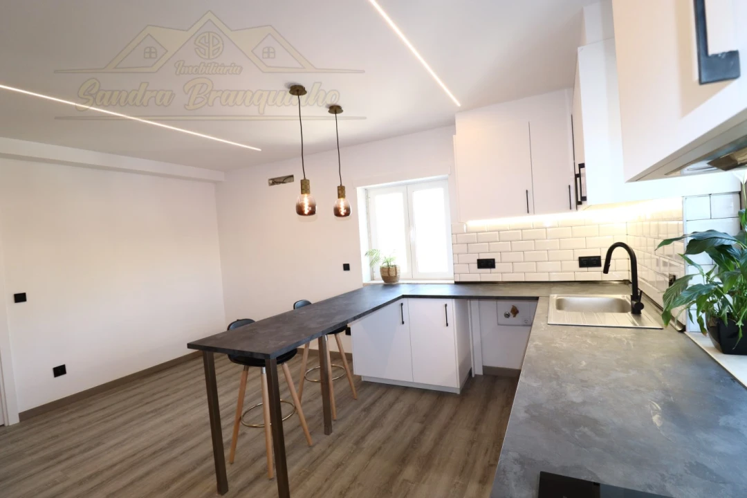 Apartamento T1 para Venda em Ramalhal Foto 13