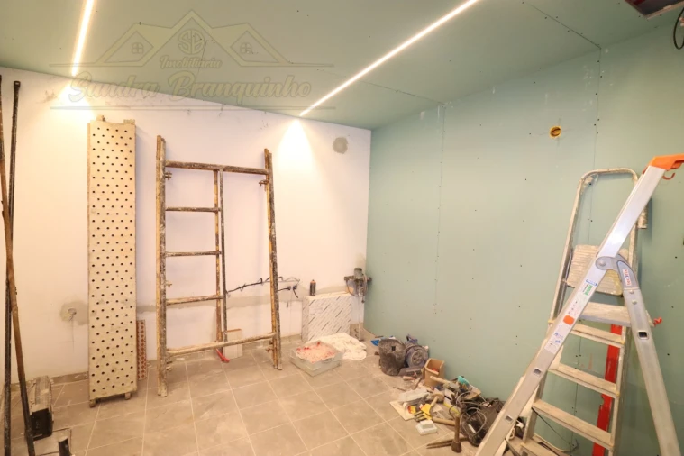 Apartamento T1 para Venda em Ramalhal Foto 2