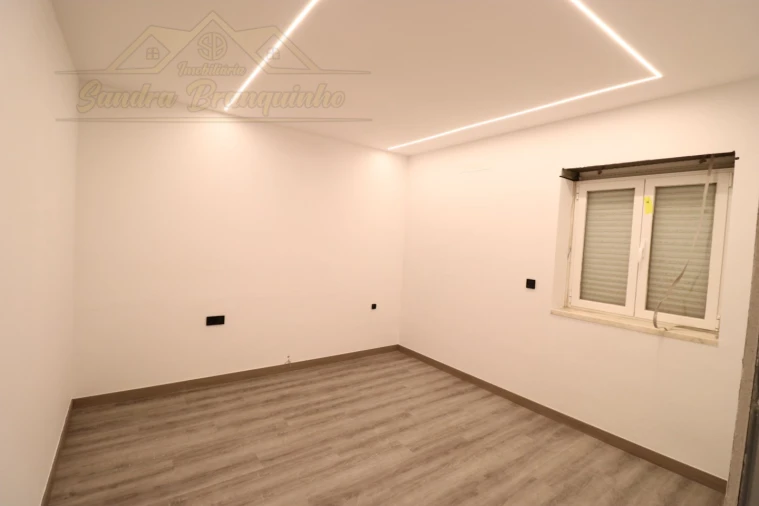Apartamento T1 para Venda em Ramalhal Foto 11