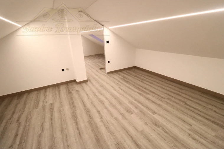 Apartamento T1 para Venda em Ramalhal Foto 18