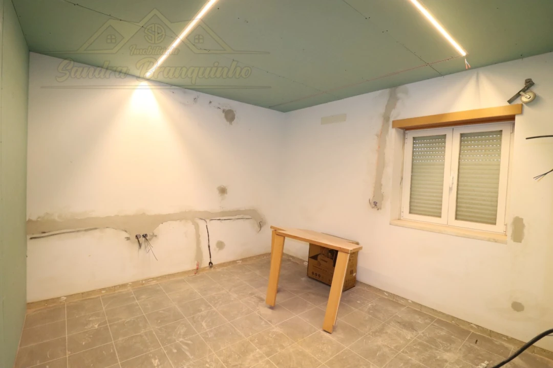 Apartamento T2 para Venda em Ramalhal Foto 5