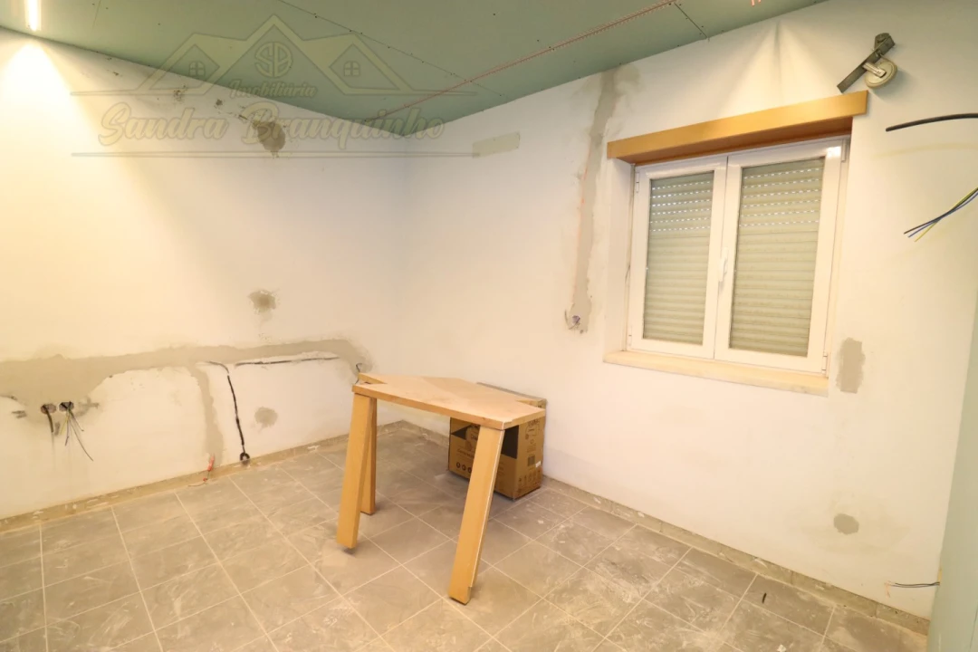 Apartamento T2 para Venda em Ramalhal Foto 7