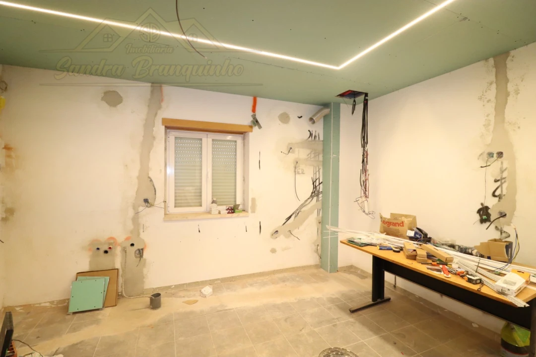 Apartamento T2 para Venda em Ramalhal Foto 9