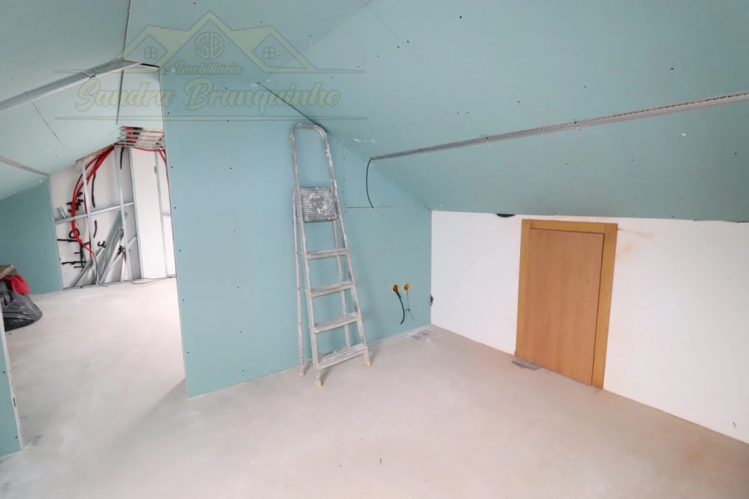 Apartamento T2 para Venda em Ramalhal Foto 15