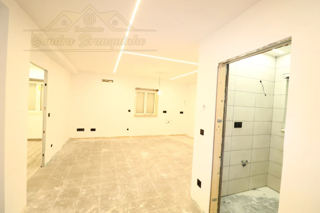 Apartamento T2 para Venda em Ramalhal Foto 35