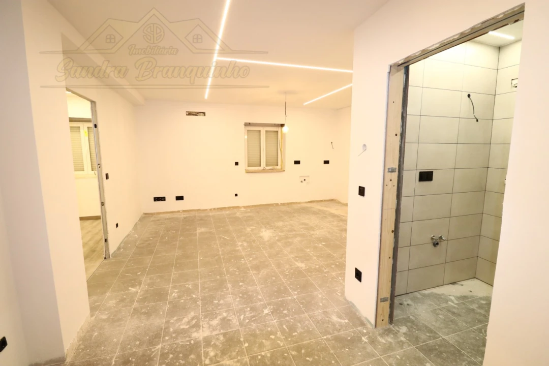 Apartamento T2 para Venda em Ramalhal Foto 37