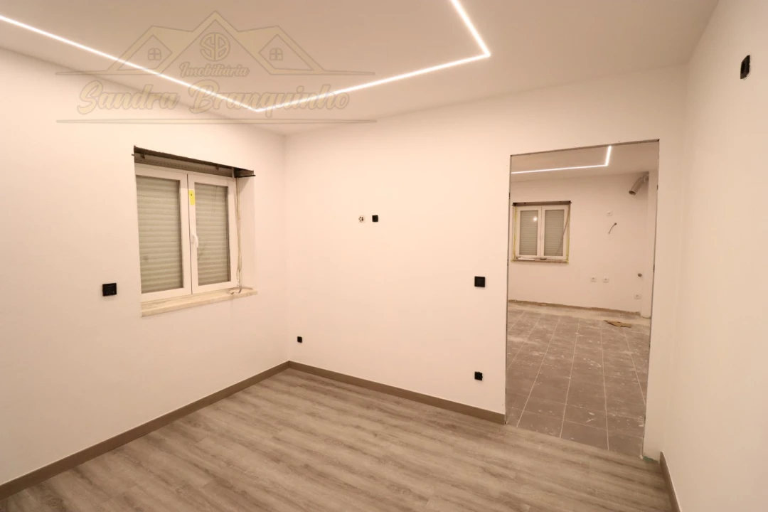 Apartamento T2 para Venda em Ramalhal Foto 40
