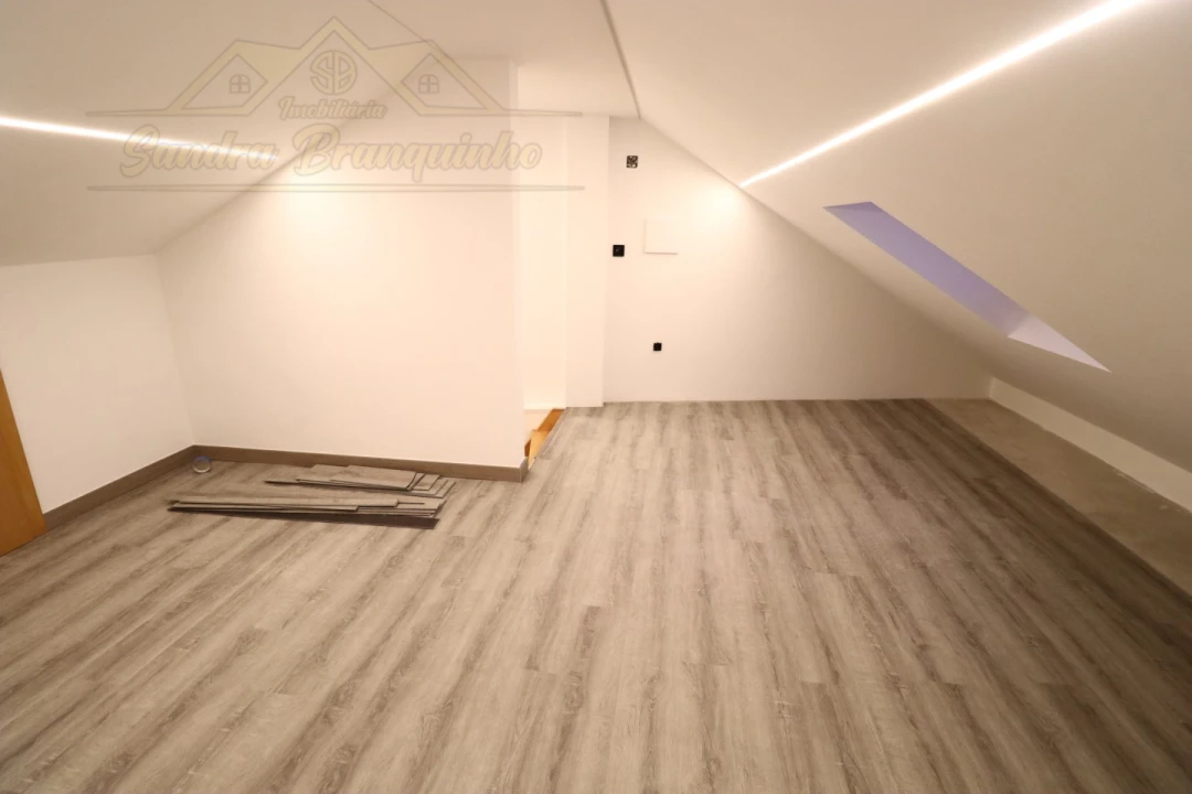 Apartamento T2 para Venda em Ramalhal Foto 46