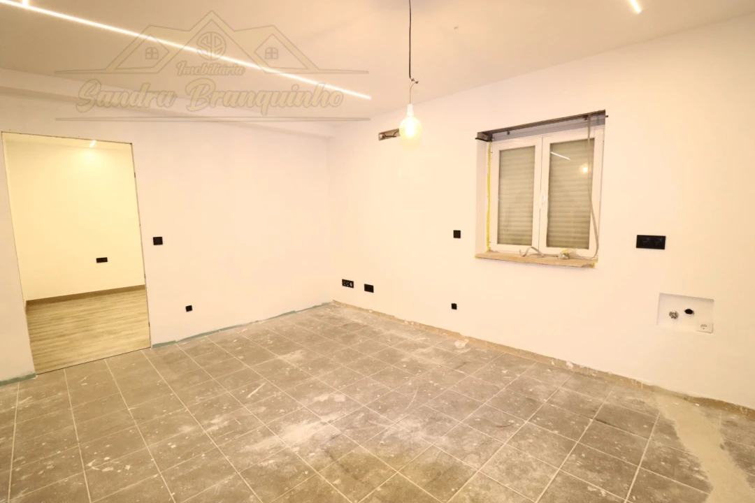 Apartamento T2 para Venda em Ramalhal Foto 50