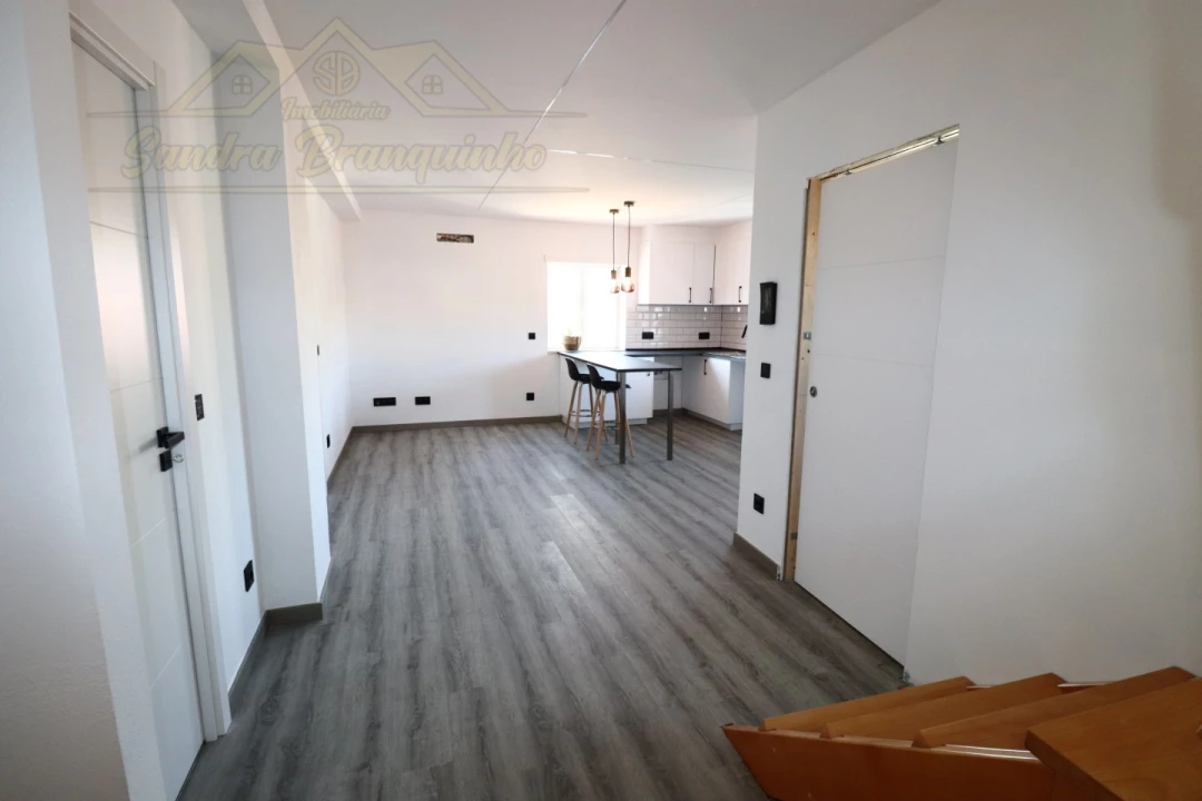 Apartamento T2 para Venda em Ramalhal Foto 8