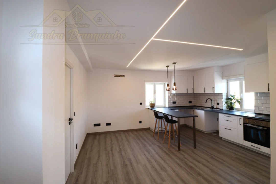 Apartamento T2 para Venda em Ramalhal Foto 10