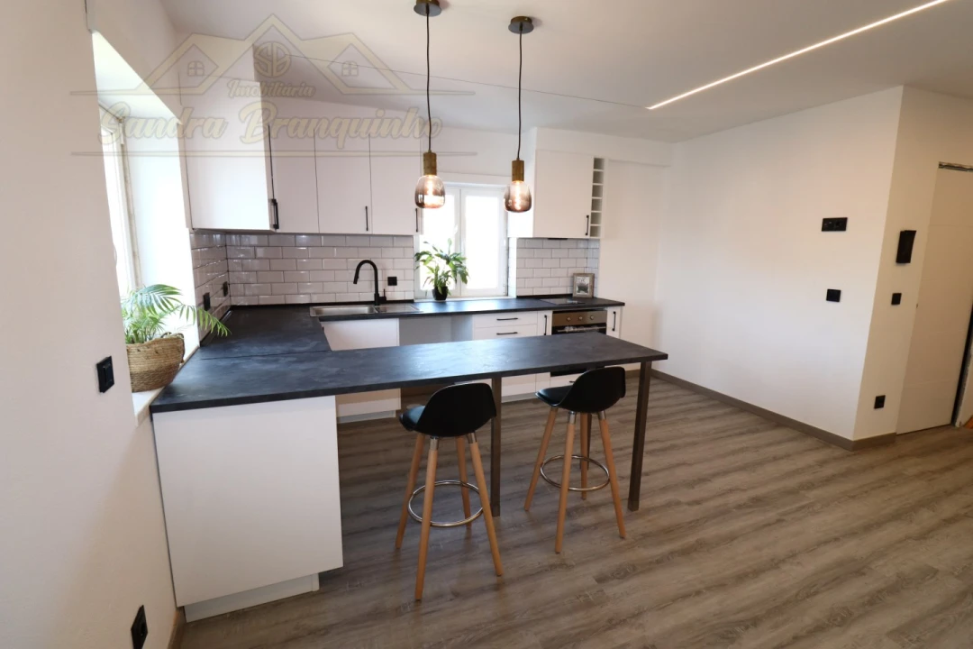 Apartamento T2 para Venda em Ramalhal Foto 12