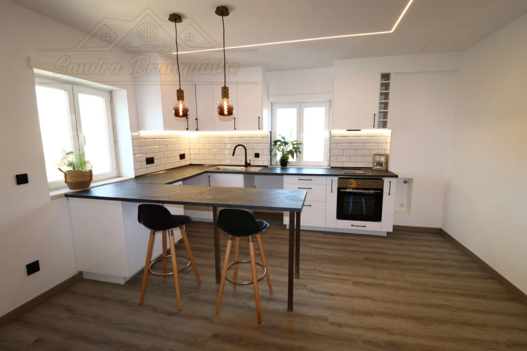Apartamento T2 para Venda em Ramalhal Foto 17