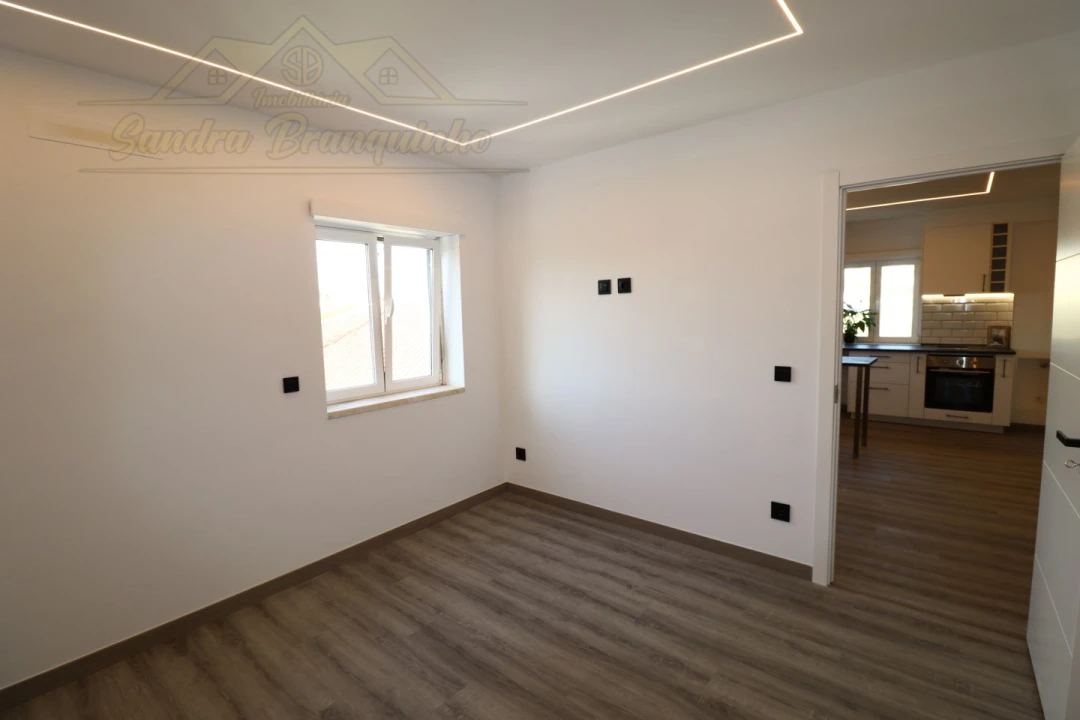 Apartamento T2 para Venda em Ramalhal Foto 19