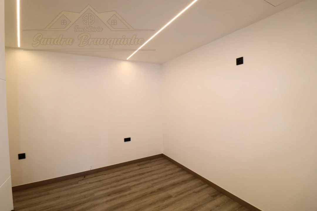 Apartamento T2 para Venda em Ramalhal Foto 22
