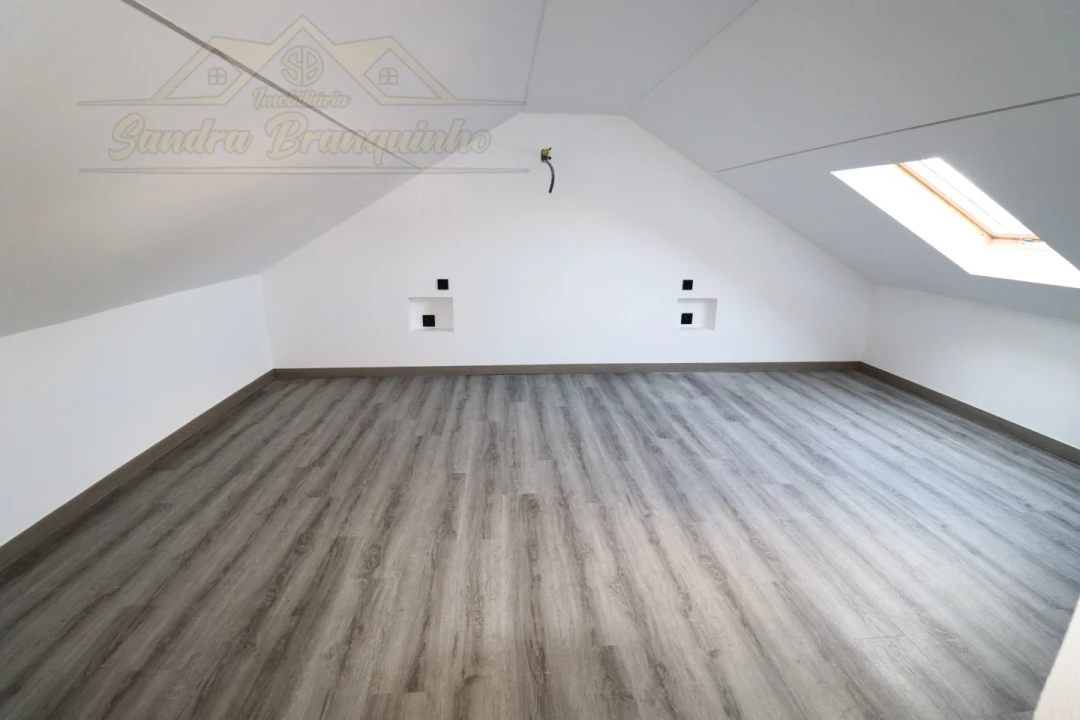 Apartamento T2 para Venda em Ramalhal Foto 35