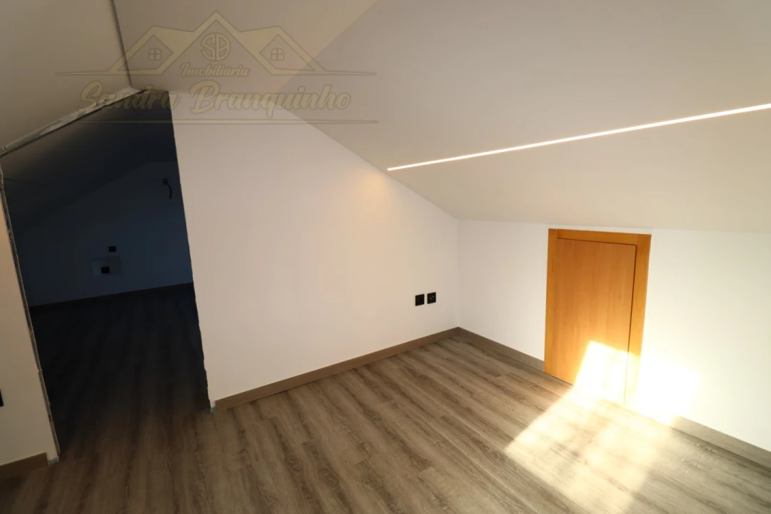 Apartamento T2 para Venda em Ramalhal Foto 36