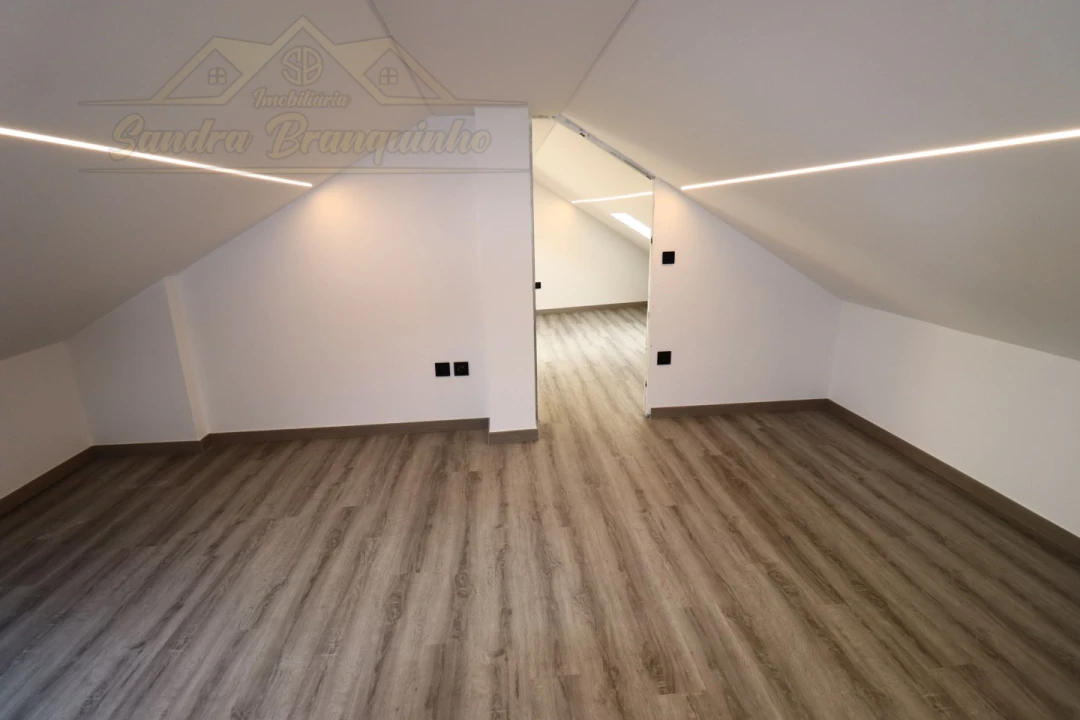 Apartamento T2 para Venda em Ramalhal Foto 39